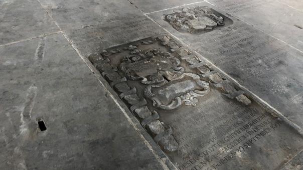 Afbeelding met grond, buiten, brand, oud

Automatisch gegenereerde beschrijving